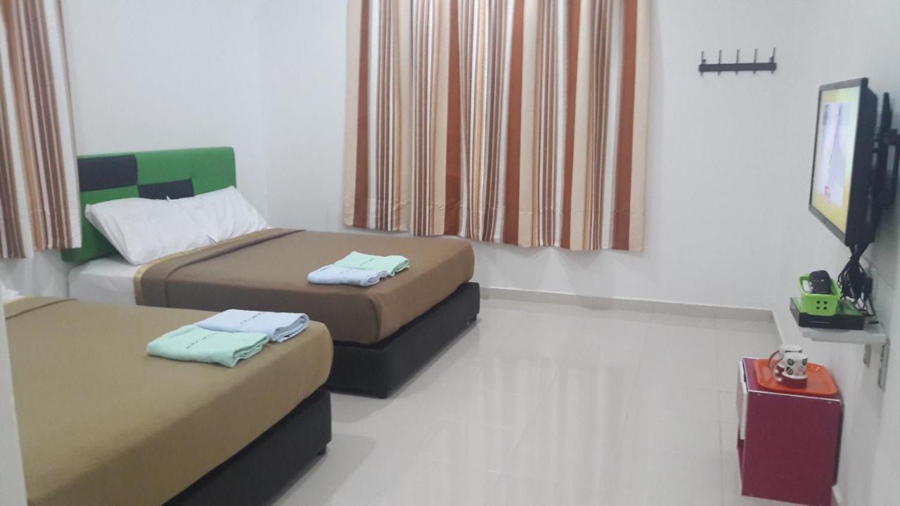 Dlayaran Villa Guest House Kuala Rompin Exterior photo